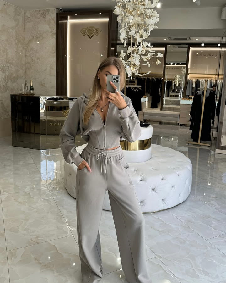 Damen sportliches und elegantes Sweatset mit hohem Kragen und weit geschnittenen Hosen WW