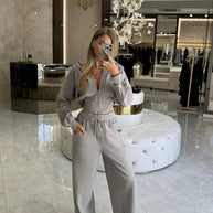 Damen sportliches und elegantes Sweatset mit hohem Kragen und weit geschnittenen Hosen WW