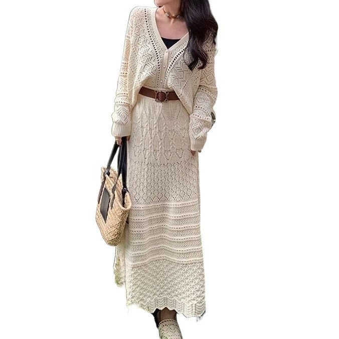 Damen Strickkleid mit feiner Lochmusterung und eleganten Knopfdetails WW