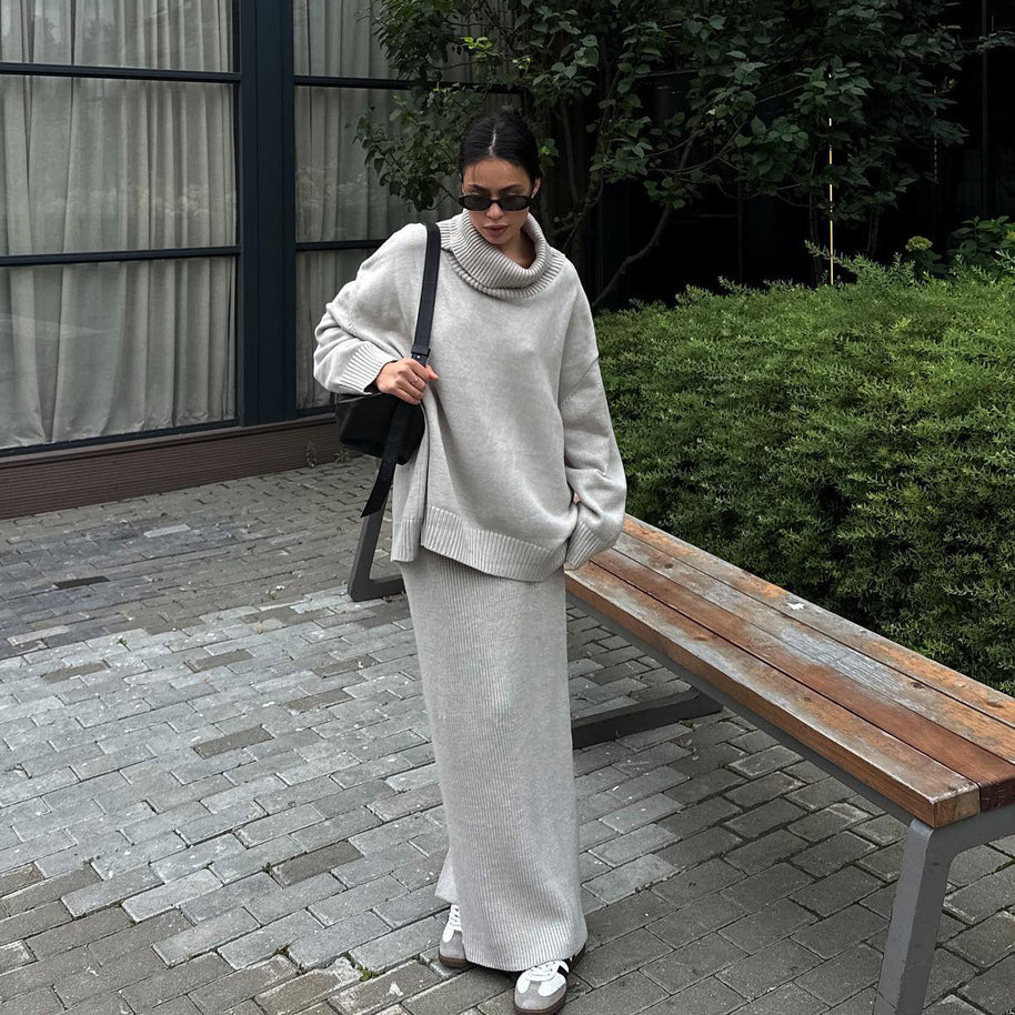 Damen bequemer Strickanzug mit hohem Kragen und nach unten auslaufenden Hosen WW