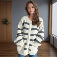 Damen Strickjacke mit dekorativen Knopfdetails und modischem Streifenmuster WW