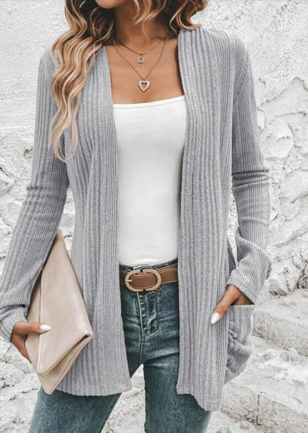 Damen Feinstrickjacke mit tiefem V-Ausschnitt und praktischen Taschen WW