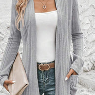 Damen Feinstrickjacke mit tiefem V-Ausschnitt und praktischen Taschen WW
