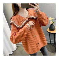 Damen Strickjacke mit dekorativem Kragen und großen Knöpfen WW