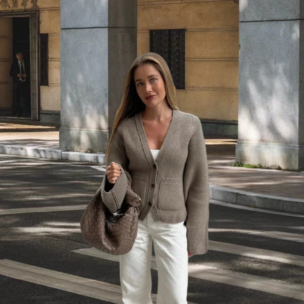 Damen Strickjacke mit eleganten Details und lässigem Schnitt WW