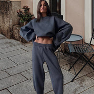 Damen Strickanzug mit oversized Schnitt und modischen Details WW