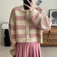 Damen Strickjacke mit goldenen Knöpfen und Streifenmuster WW