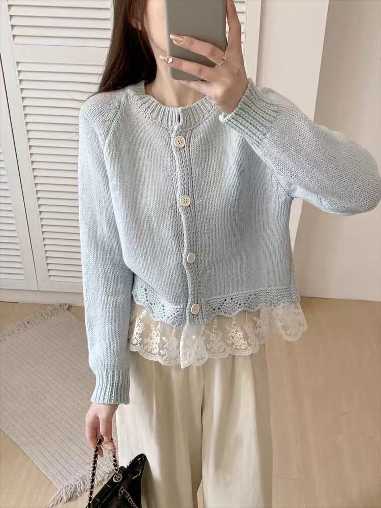 Damen Strickjacke mit dekorativer Spitzenunterlage und Knopfdetails WW