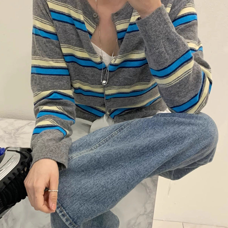 Damen sportliche Strickjacke mit modischem Streifenmuster und verspielten Knöpfen WW