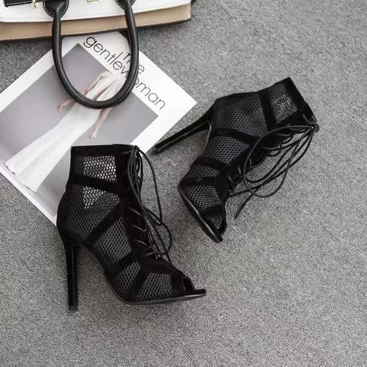 Damen Offene Stiefel im einzigartigen Netzdesign mit eleganter Schnürung W&W Mode
