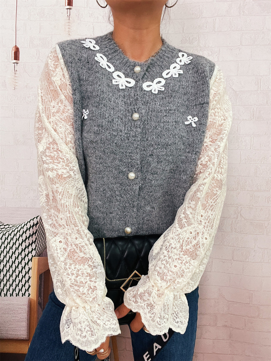 Damen Strickjacke mit romantischen Spitzendetails und eleganten Knopfverschlüssen WW