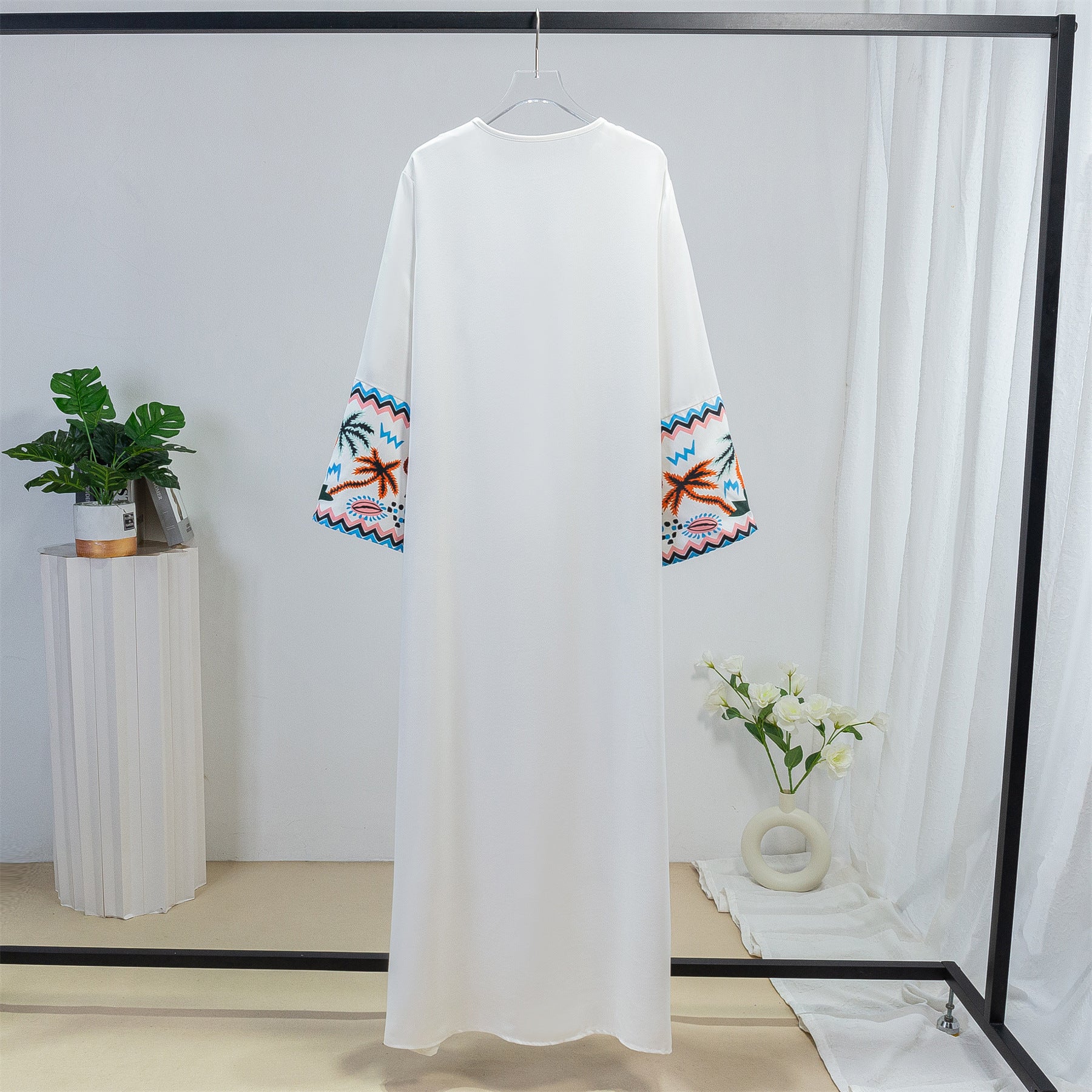 Damen elegante Kaftan-Robe mit kunstvollen Stickdetails WW