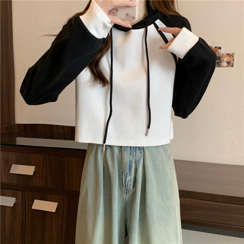 Femme Cropped Pullover Hoodie mit Kontrastärmeln WW