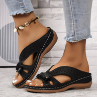 Damen Bequeme Fußbett-Sandalen mit modischen Lochmuster und eleganter Blütenapplikation WW