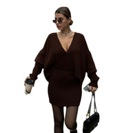 Damen Strick-Anzug mit tiefem V-Ausschnitt und Knopfdetail WW