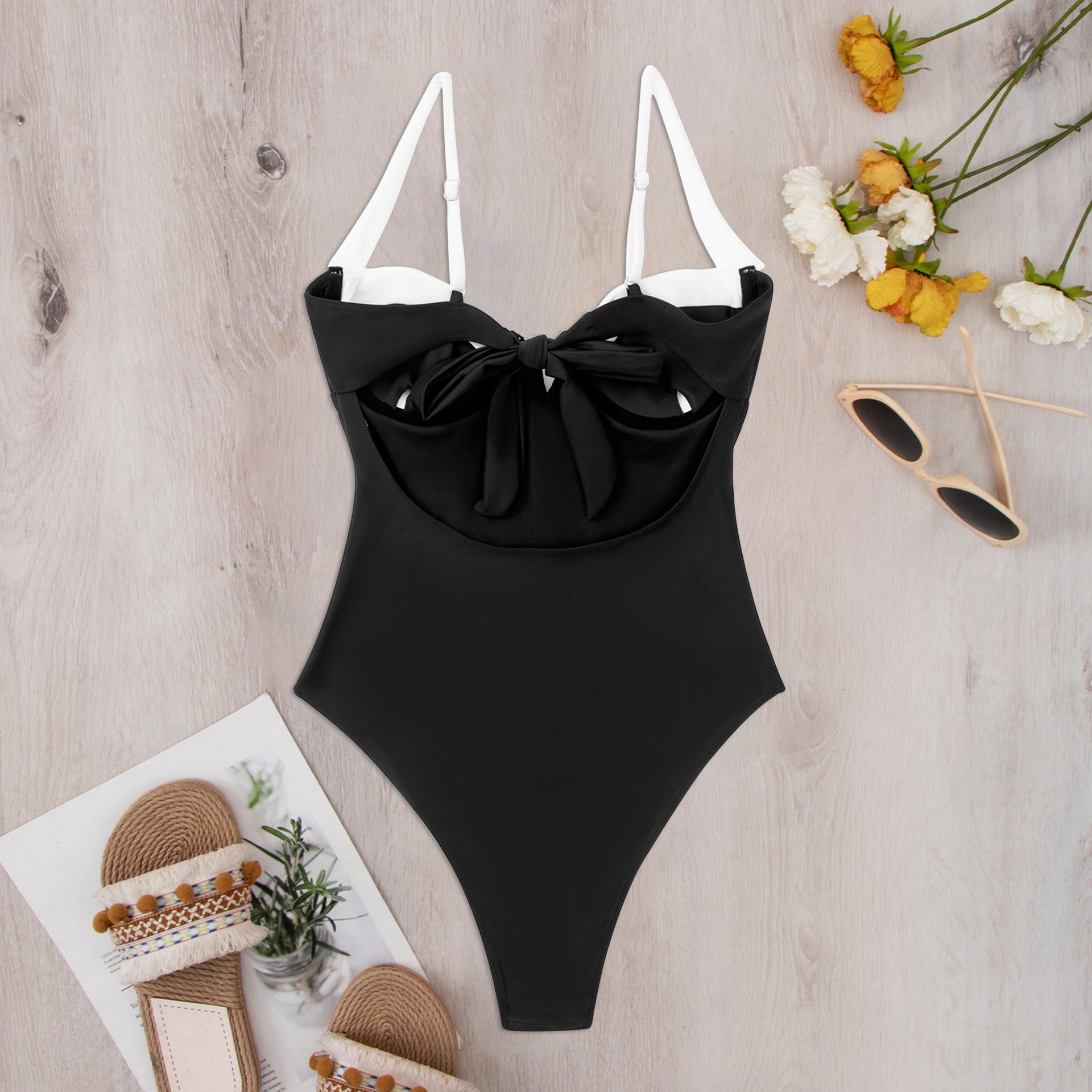 Damen Einteiler-Badeanzug mit elegantem Design und hochgeschnittenem Beinausschnitt W&W