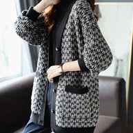 Damen Strickjacke im modernen Graphic-Design WW