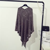 Damen Strickponcho mit auffälligem Häkelmuster und modischen Fransen WW