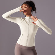 Damen Sportjacke mit figurschmeichelndem Schnitt und praktischem Reißverschluss WW