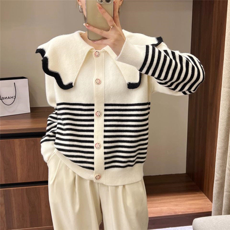 Damen Strickjacke mit großem Rüschenkragen und kontrastierenden Streifen WW