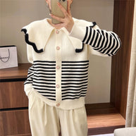 Damen Strickjacke mit großem Rüschenkragen und kontrastierenden Streifen WW