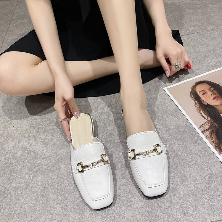 Damen Modische Mules mit elegantem Ledermaterial und schickem Schnallenakzent W&W