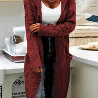 Damen Strickjacke im lässigen Langschnitt mit Zopfmuster und praktischen Taschen WW