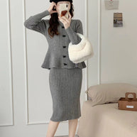Damen Strickensemble mit elegantem Rock und feiner Knopfdetails WW