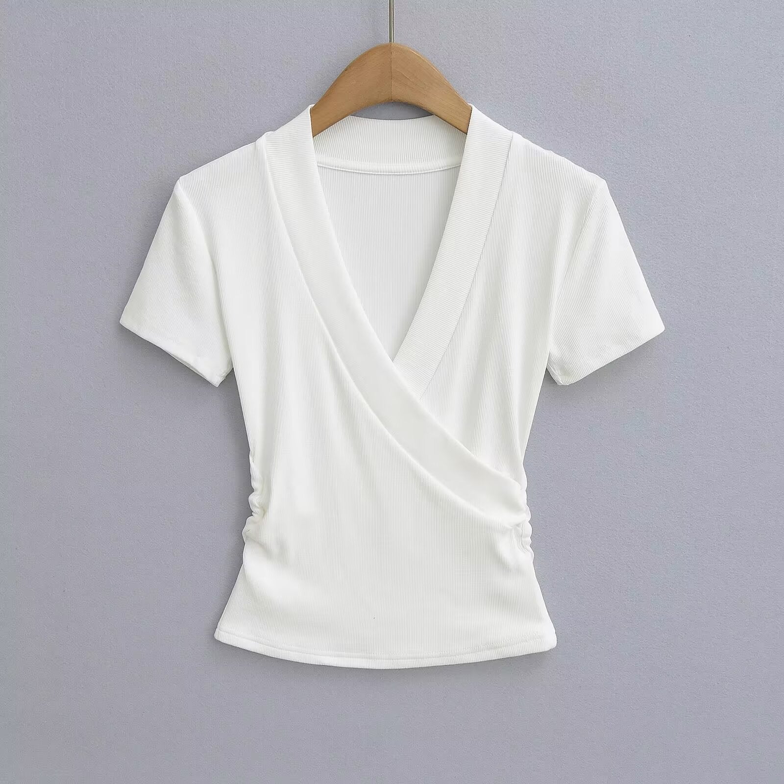 Damen Wickeloberteil mit elegantem V-Ausschnitt und figurumspielendem Schnitt WW