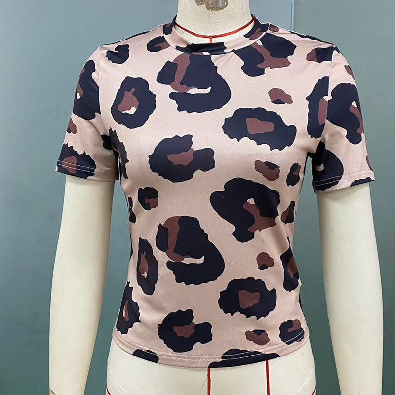 Damen T-Shirt mit modischem Leoprint und figurbetonendem Schnitt W&W Mode