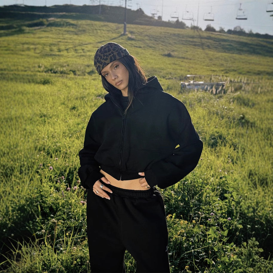 Damen sportliches und lässiges Set aus cropped Hoodie und weiter Jogginghose WW
