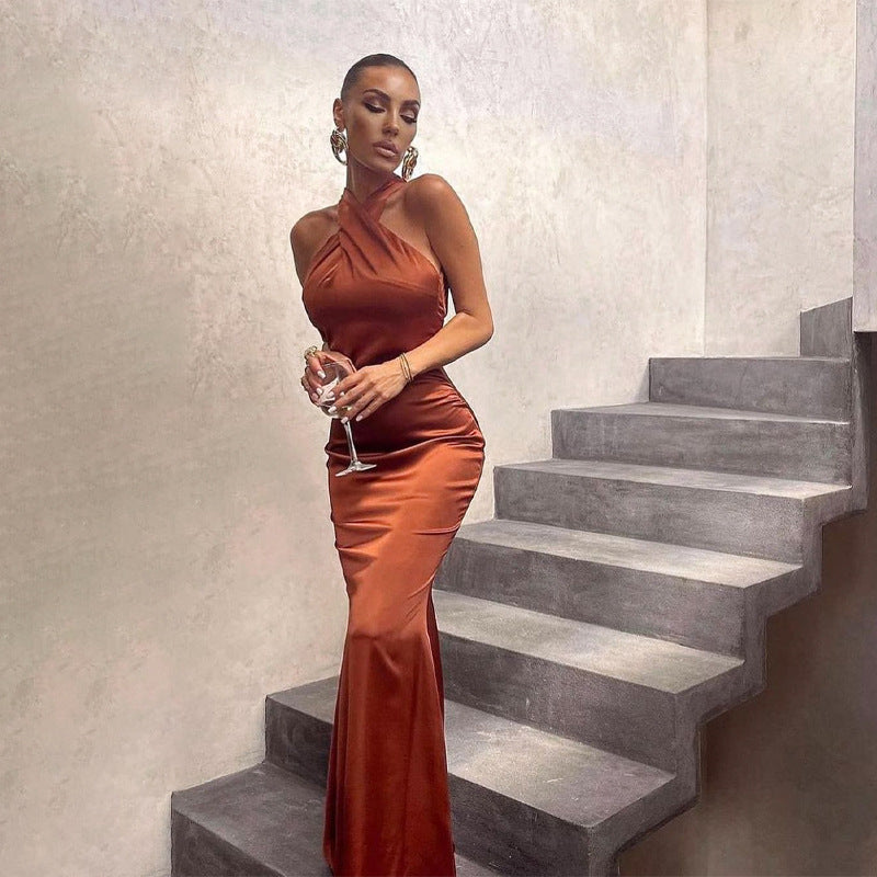 WW | Rückenfreies Kleid