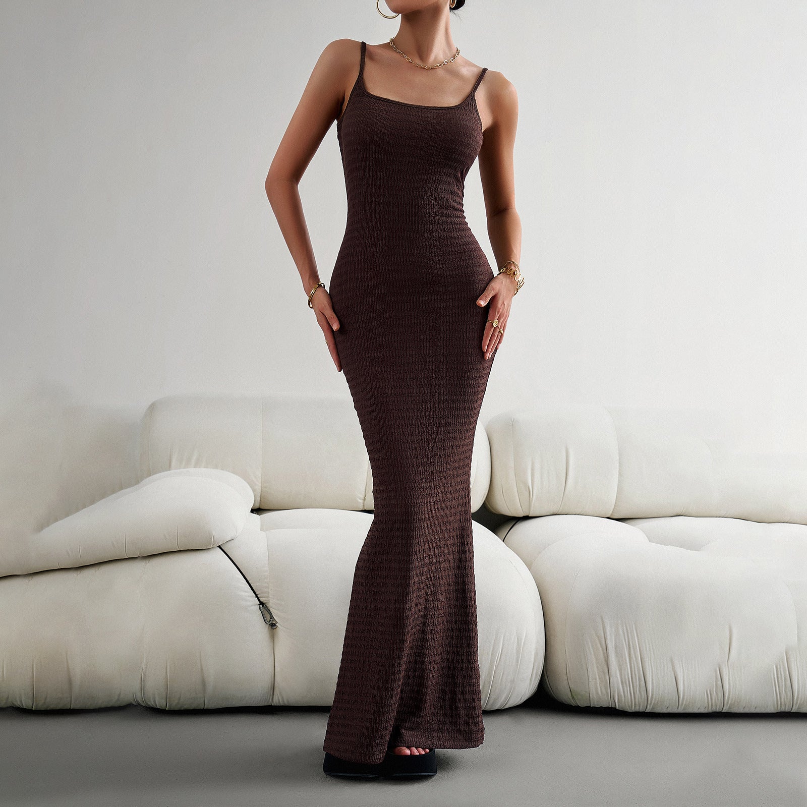 Damen figurbetontes Maxikleid mit schmalem Schnitt und Trägerdetails WW