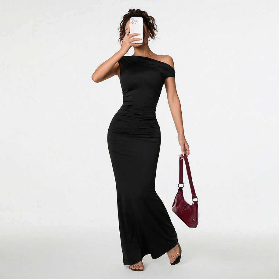 Damen figurbetontes Maxikleid mit asymmetrischem Ausschnitt und eleganter Drapierung W&W
