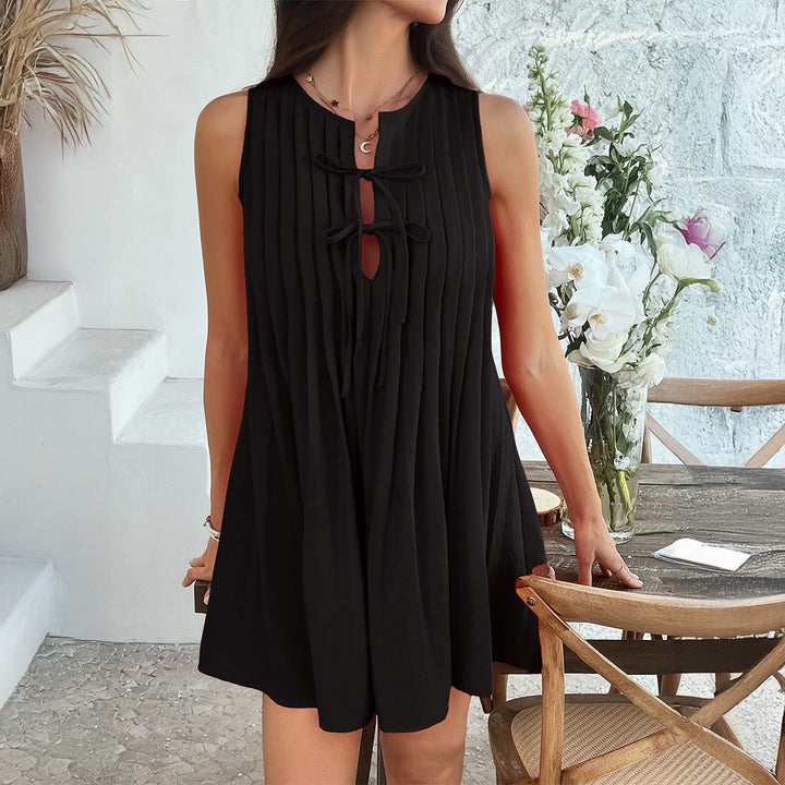Damen kurzes ärmelloses Kleid mit Raffung und dekorativem Schlüssel-Ausschnitt W&W Mode