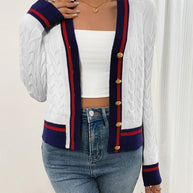 Damen Strickjacke mit klassischen Zopfmuster und kontrastierenden Akzenten WW