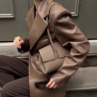 Damen stilvolle Kunstlederblazerjacke mit oversized Schnitt WW