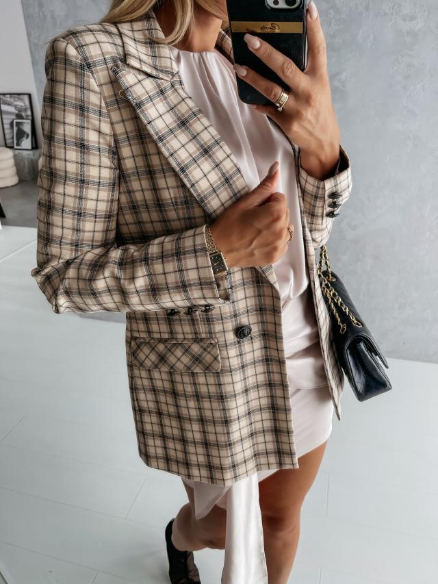 Damen stylische Blazerjacke mit doppelter Knopfleiste und eleganten Silberdetails WW