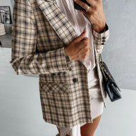 Damen stylische Blazerjacke mit doppelter Knopfleiste und eleganten Silberdetails WW