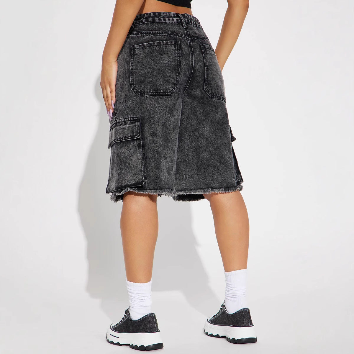 Damen Cargo-Shorts mit ausgefranstem Saum und praktischen Taschen WW
