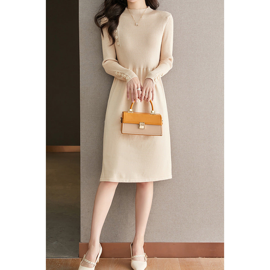Damen Strickkleid mit eleganten Knopfdetails und Rundhalsausschnitt WW