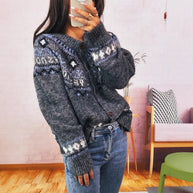 Damen Strickjacke mit buntem nordischen Muster und hochwertigen Holzknöpfen WW