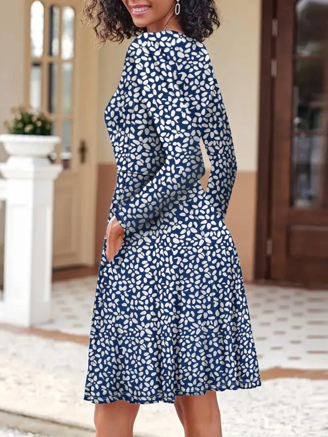 Damen Blusenkleid mit floralem Design und praktischen Taschen W&W Mode