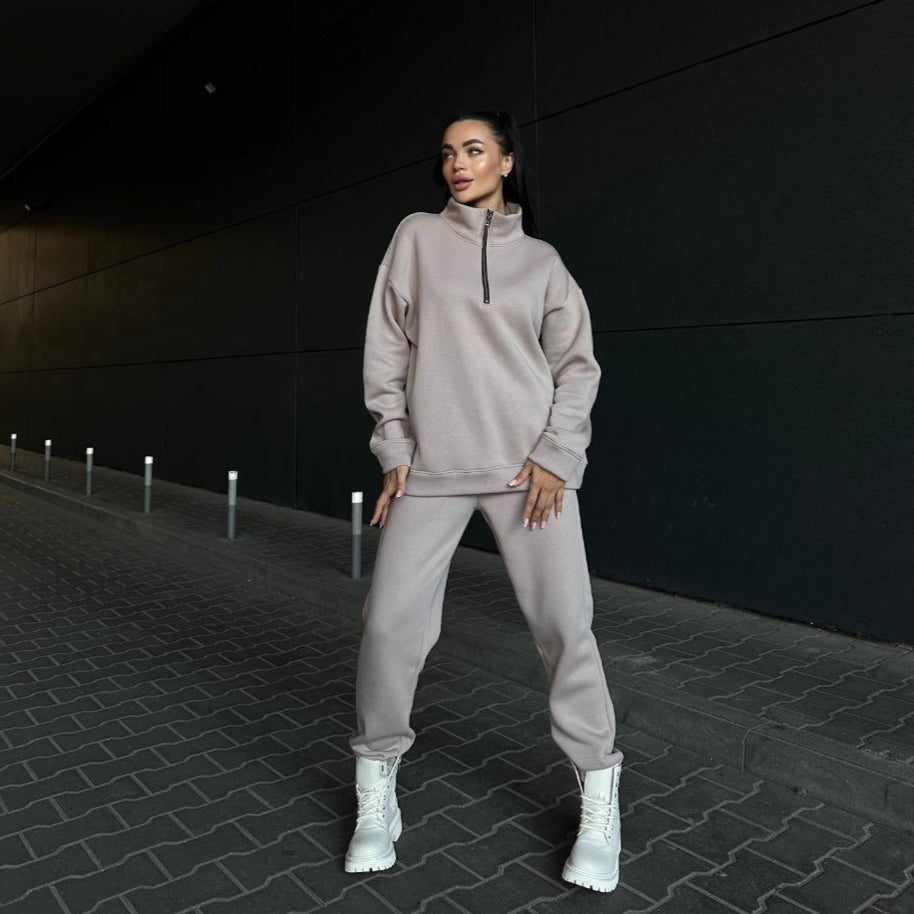 Damen sportliches Fleece-Set mit hohem Kragen und praktischen Reißverschlusselementen WW