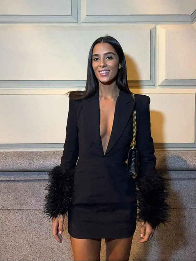 Damen Sexy Minikleid mit tiefem V-Ausschnitt und glamourösen Federärmeln WW