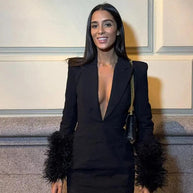 Damen Sexy Minikleid mit tiefem V-Ausschnitt und glamourösen Federärmeln WW