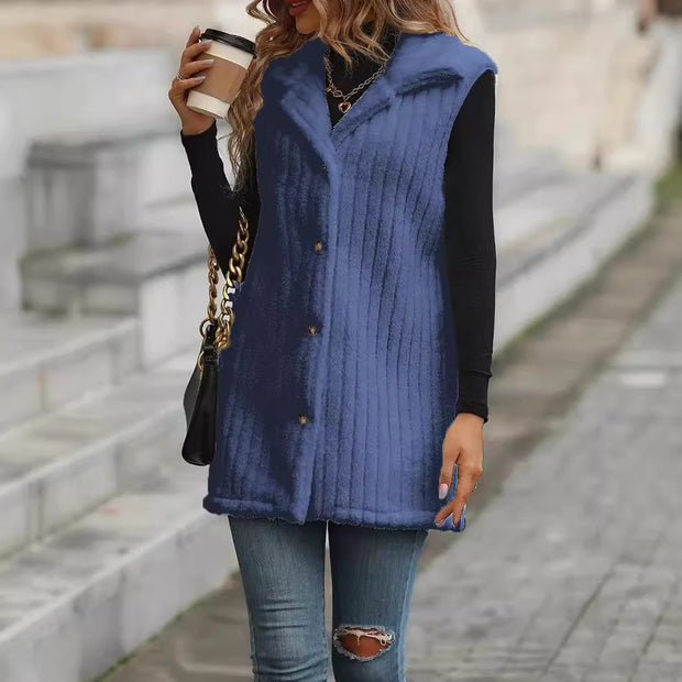 Damen Strickweste mit samtiger Oberfläche und modernen Knopfdetails WW