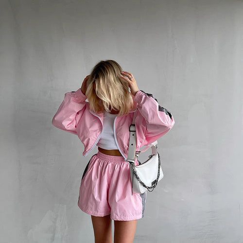 Damen sportliches Freizeit-Set mit atmungsaktivem Oberteil und Shorts WW