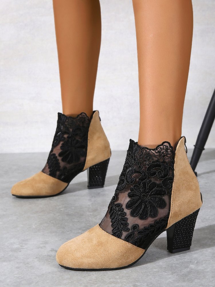 Damen Stiefeletten mit romantischem Spitzen-Obermaterial und komfortablem Blockabsatz W&W