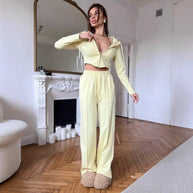 Damen sportliches Zweiteiler-Set mit hochgeschlossener Kapuzenjacke und weitem Hosen WW